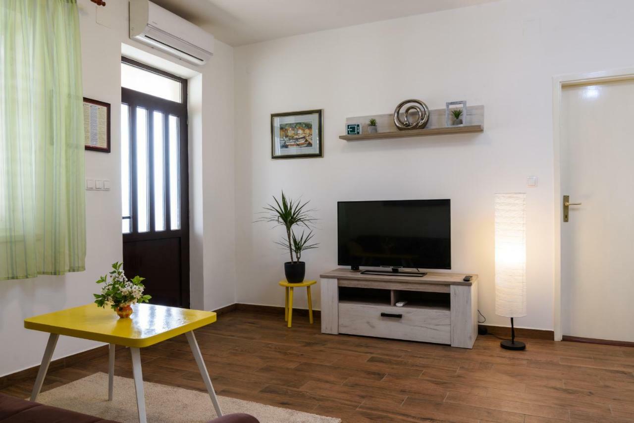 Apartman Lili Apartment Trogir Bagian luar foto