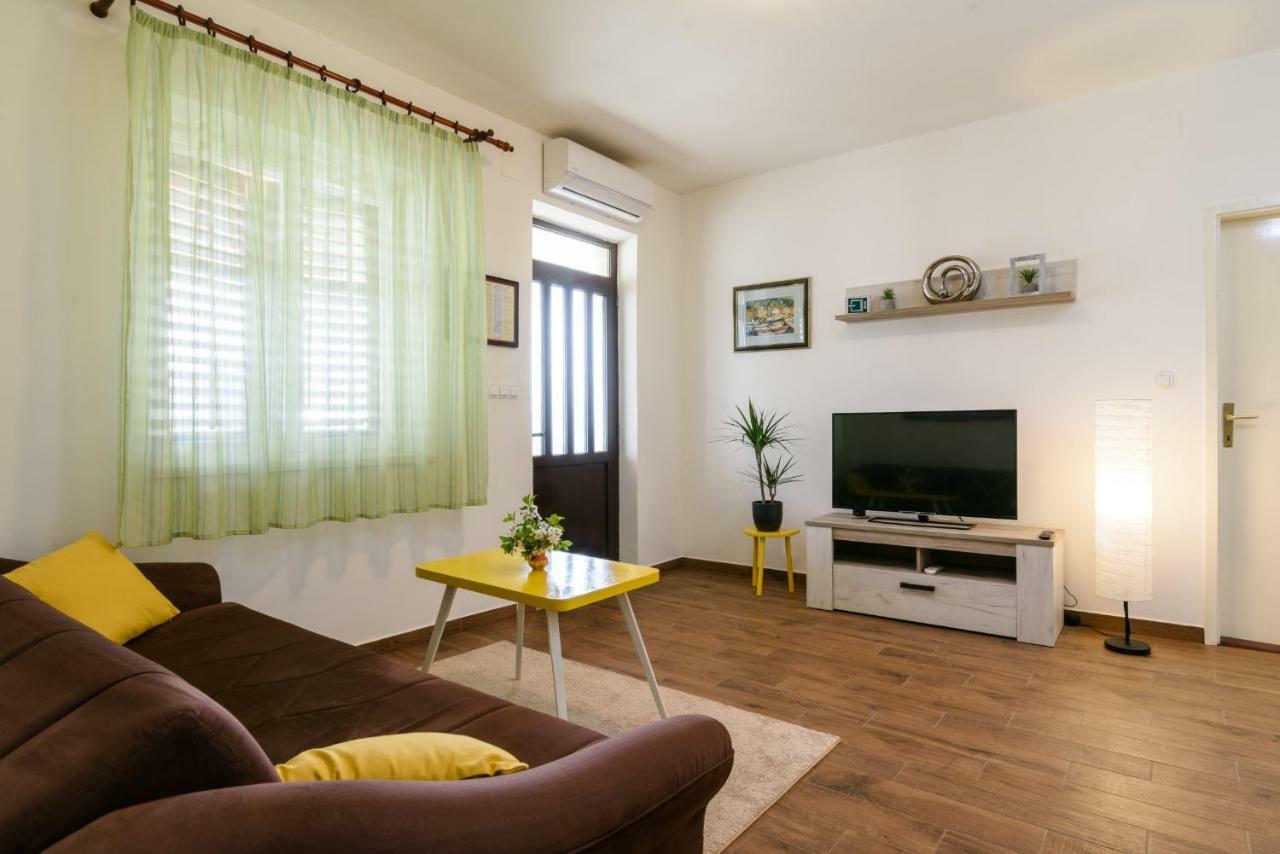 Apartman Lili Apartment Trogir Bagian luar foto