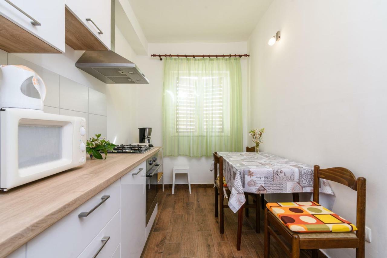 Apartman Lili Apartment Trogir Bagian luar foto